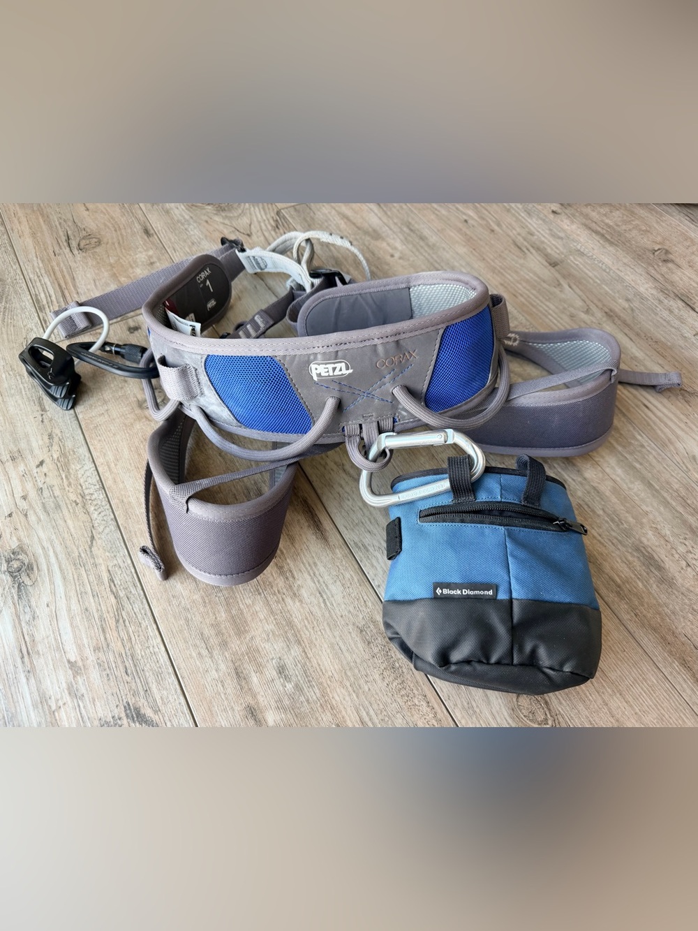 Petzl Corax Rock Climbing Harness & Black Diamond Chalk Bag & Braking Device